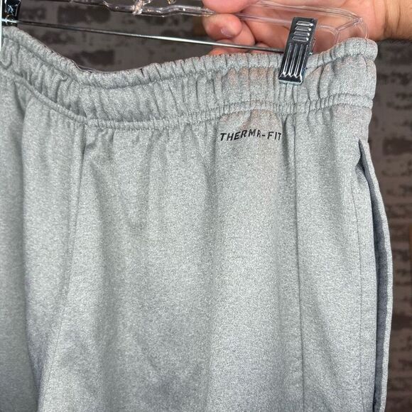 Nike therma fit swooshy/jogger pants - Picture 3 of 6